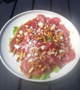 Carpaccio med pinjekerner2