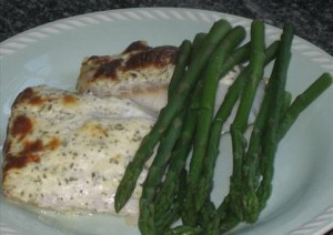 HO006_Hvid_fisk_i_ostesauce_med_grønne_asparges